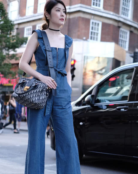 陈慧琳睡衣裙亮相，好身材挡都挡不住，看完后网友的眼睛都亮了