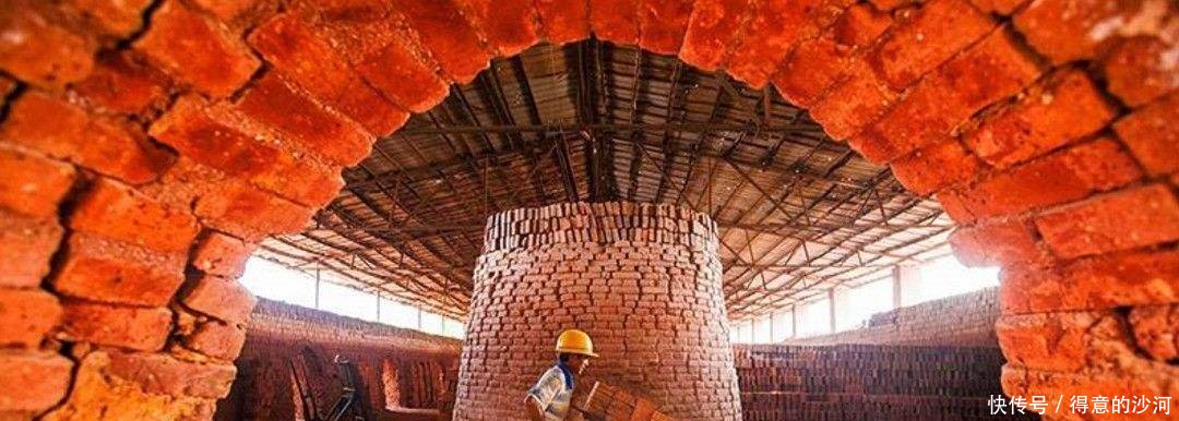 沙子越来越贵，红砖被禁，农房又要统一规划，农民自建房还划算吗