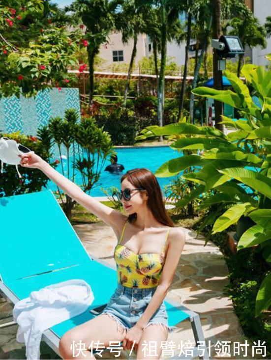 假日,美丽小姐的姐身穿漂亮泳衣!展现出了性感好身材!!