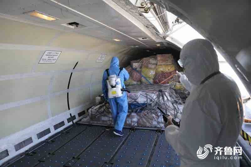  边检@烟台机场边检护航复工复产“空中通道”