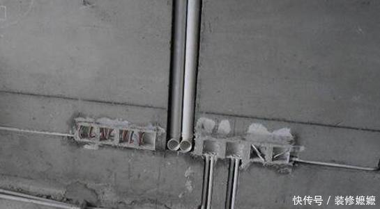 头次见有人在电视墙内埋根大水管,聪明人一看