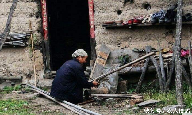  #老人#农村老人越来越多，养老是家庭养好，还是送养老院？