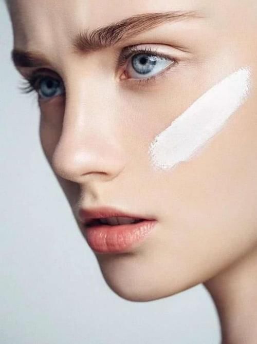 『偶尔』“肌断食”是什么意思?偶尔不涂护肤品,皮肤真的会变好吗?