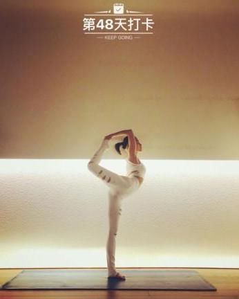 王子文穿薄纱衣套肚兜,上半身满分,网友:腿长一米七更博眼球