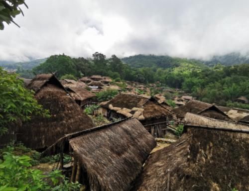  「当中」中国最后的“原始部落”，盖房不用一砖一瓦，家家都住