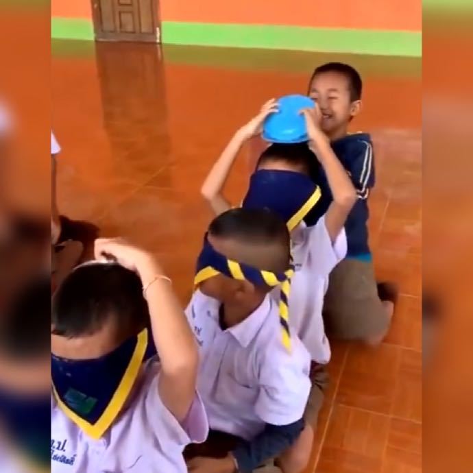 『日常』小学生因玩“运输空气”的游戏火了,网友:日常迷惑行为没错了!