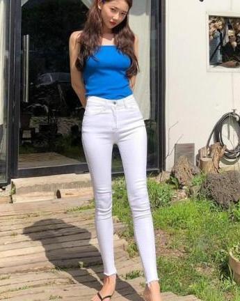 白色紧身裤让你美的更优质,更显清纯动人!