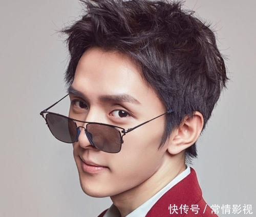  『带货』直播间试色爱马仕口红，“带货一哥”李佳琦再登热搜！