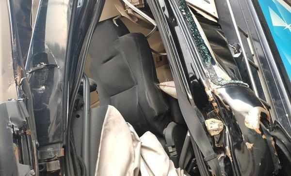 堪称教科书式追尾,这台卡车的驾驶室后移有点