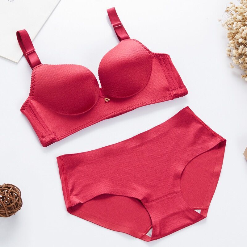 几款甜美套装文胸，舒适好穿，做个精致可爱小女孩
