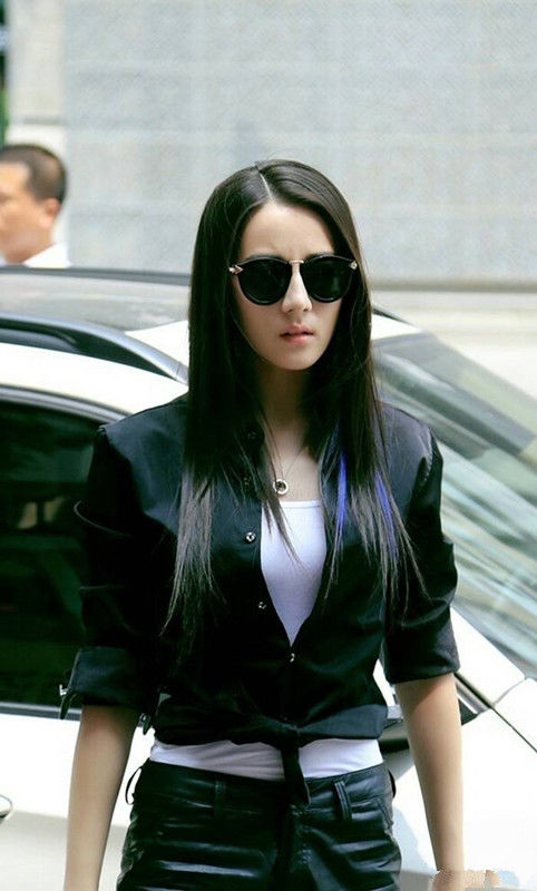 迪丽热巴化身女特工，一身装扮酷帅无比，你被惊艳到了吗