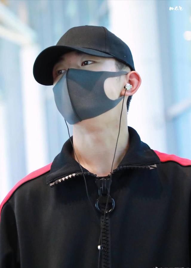 从板寸到脏辫，倒腾了一夏天，易烊千玺在开学前把发型换成了这样