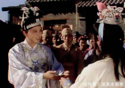 厌恶仕途经济的贾宝玉, 为何会和地位显赫