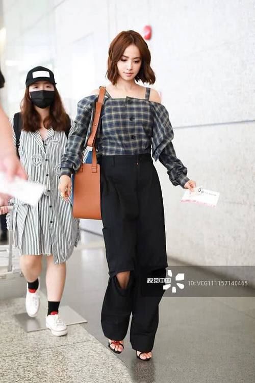 38岁蔡依林机场未修图曝光,美艳似真人芭比!网友:比精修图美