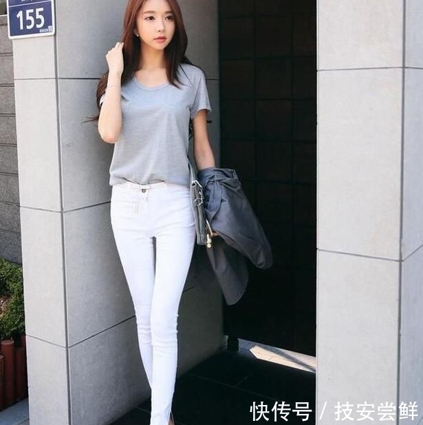  [美女]身材超棒的高跟鞋美女，增添别致女人味！