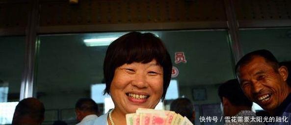 好消息农村老人今年能领四种补贴，每月300元