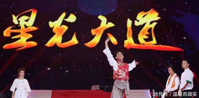  『收视率』央视主持人张蕾亮相《星光大道》，这下身旁的朱迅尴尬了