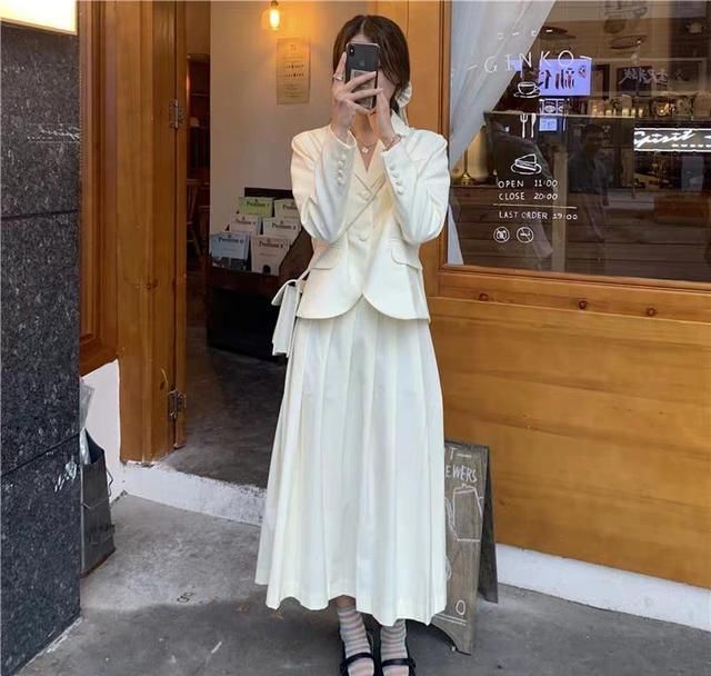 超级爱穿@“A字裙”要让位了,今春最红的是“仙女裙”,匹配靴子美翻了!