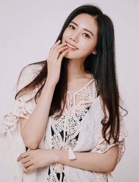 39岁秋瓷炫真会穿！170身高穿出2米的感觉，网友：长腿女神！