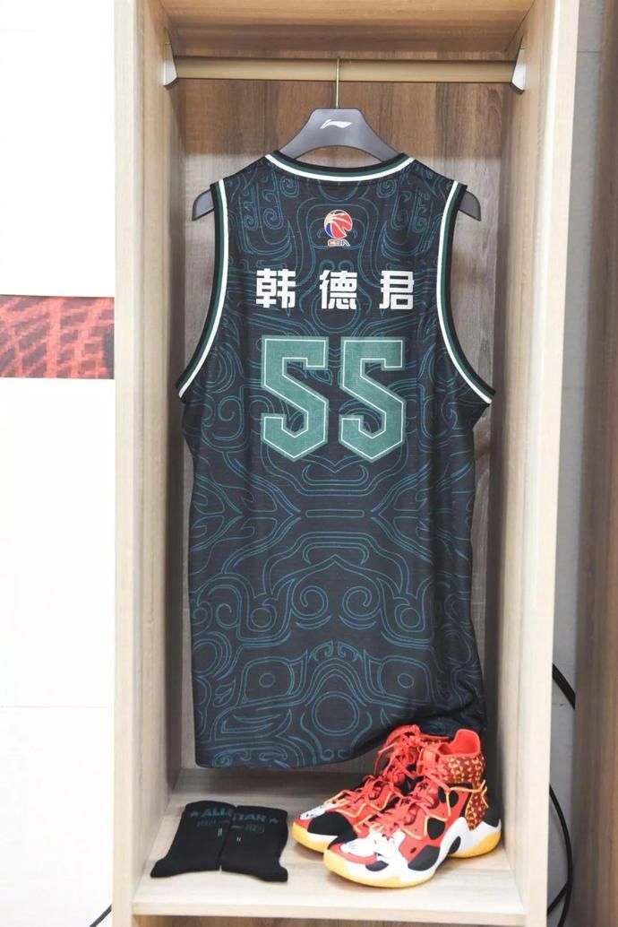 郭艾伦cba全明星球鞋