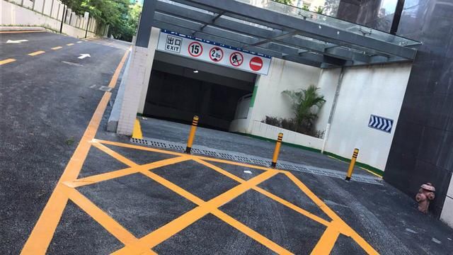 『道路标线』开车路上发现这种车道,没看清楚情况别乱闯,走错扣6分罚200!