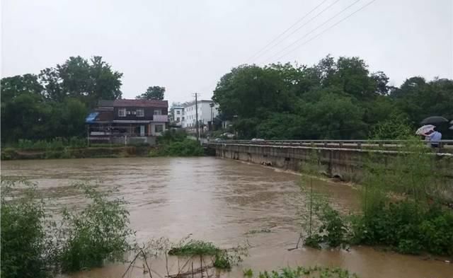 24小时最大降雨量418毫米，安徽多地遭暴雨袭击，60个县市发预警