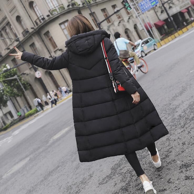 别傻傻的买羊绒大衣了，又贵又土!现流行这样的棉服，好看又便宜