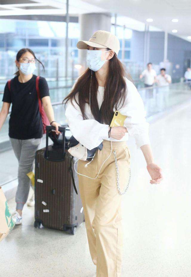 宋祖儿真厉害! 穿的短裤都勒成这样