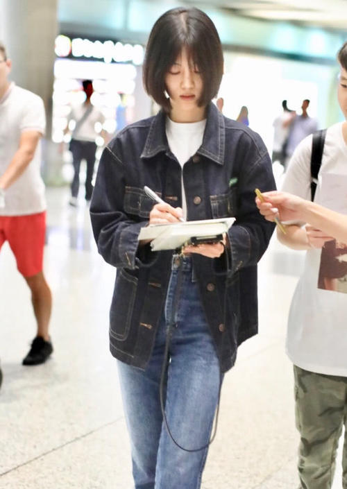 李溪芮这是怎么了？甩个头发苍老10岁都不止，美女变“霉女”？