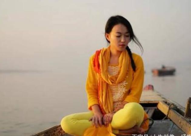 为何川藏线上的背包女经常举着“求RB”的牌子，网友：什么暗语？