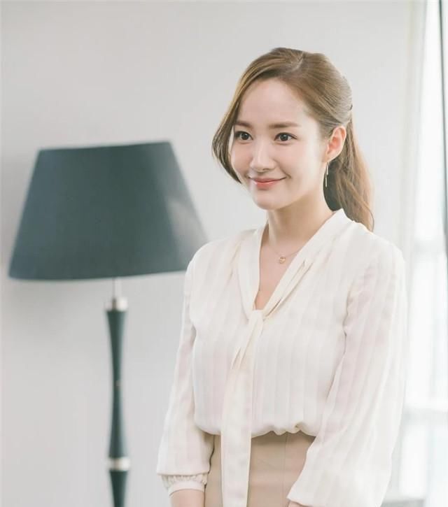  #女性来说#见过世面的女人，很少戴黄金首饰，瞧阔太们这4种，显高级又贵气