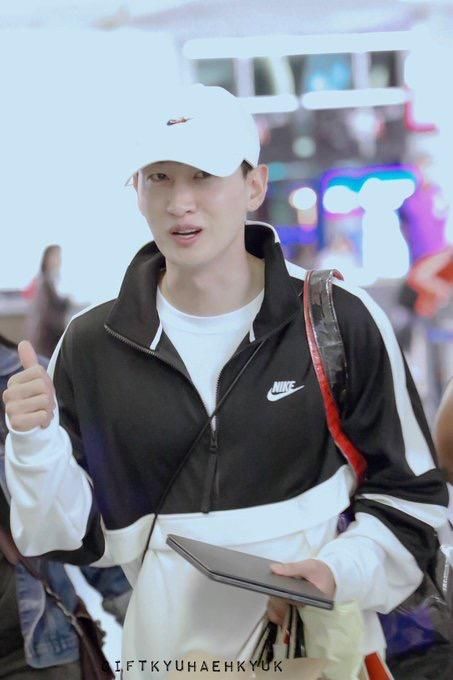 短暂的家族旅行结束!银赫仁川入境满载而归