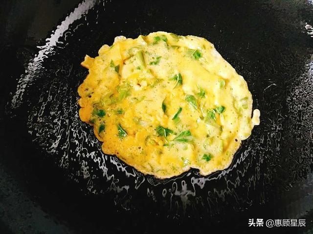  『香椿芽』这菜最适合春天吃，4种方法做，升阳暖胃好舒服还香，比补药好