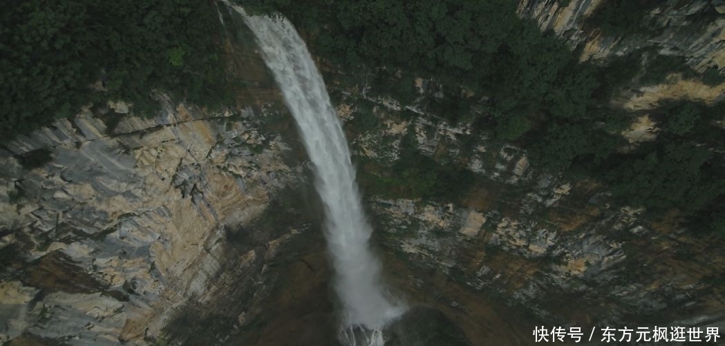 特立独行的百米瀑布，特定的气候会让它“倒流”，大自然的奇观！