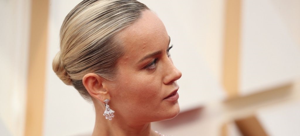  「不少」“惊队”布丽·拉尔森现身活动！容颜虽憔悴不少，身材却让人惊艳