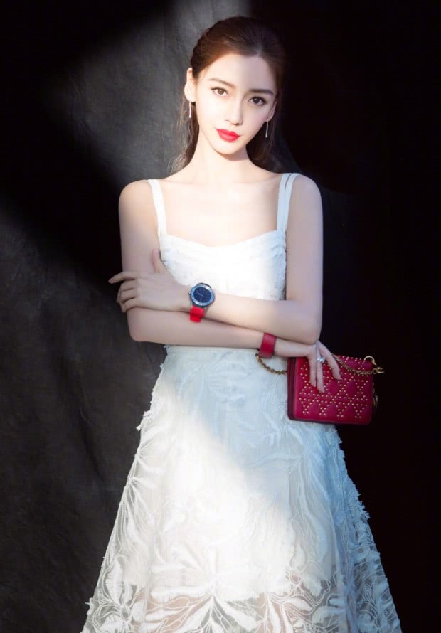 性感的杨颖碰上清纯的章泽天，同样是辣妈，杨颖气场秒杀章泽天！