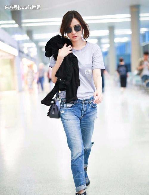 宋佳真是够了!在裙子里套裤子我忍,还要戴个皮手套实在忍不了!