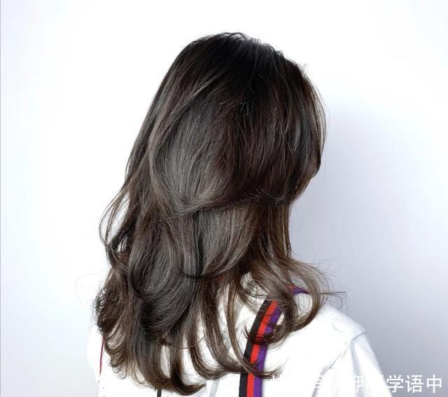  [气质]拒绝发型过于“学生气”，这三款发型随意又高级，女神气质难挡！