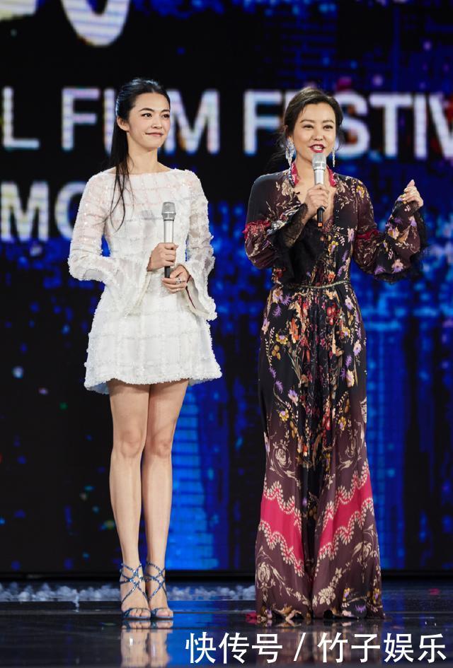 姚晨现身机场，穿条纹衫搭大粗裤子，网友：颜值高才敢这样穿！