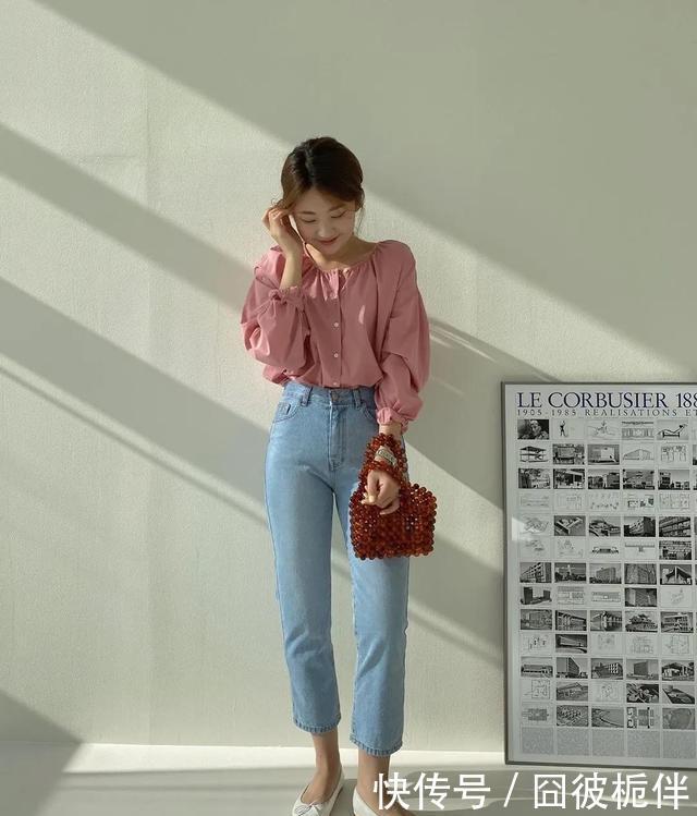 #粗跟奶奶鞋#不要再穿小白鞋啦!今年流行这4双鞋子搭配牛仔裤,优雅又好看!
