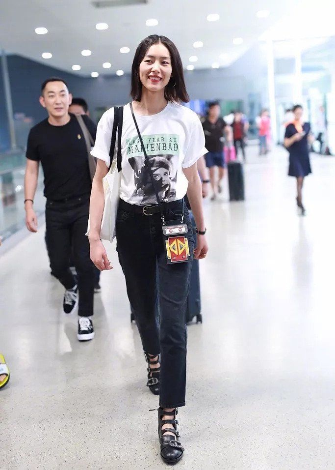  平底鞋+高腰裤穿得好，真没高跟鞋什么事了!