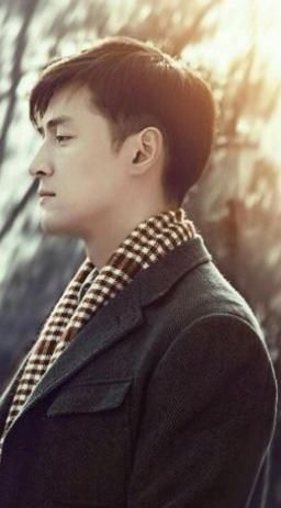 胡歌开除经纪人，他留学事件真相终于曝光了，网友：白眼狼！