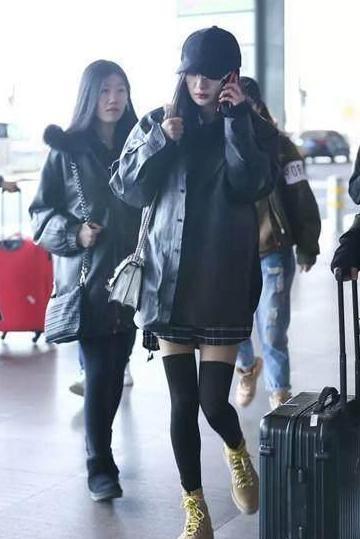 杨幂也太会穿了! 网友: 难怪腿看上去一直那么细