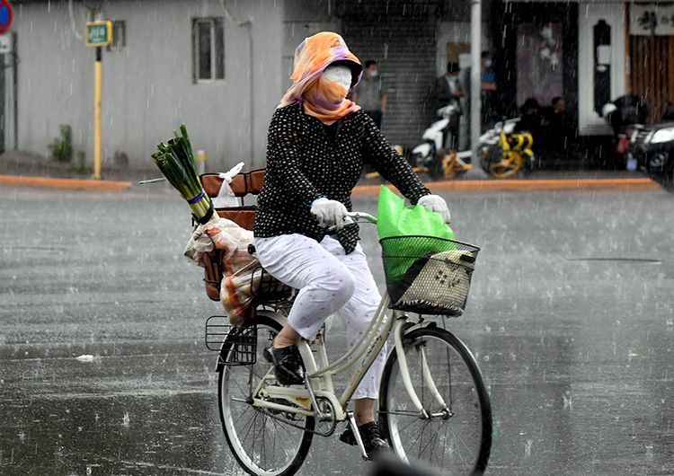  蓝天白云|北京发布雷电蓝色预警 阵雨与蓝天白云交相呼应|组图