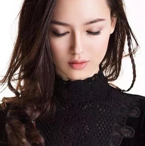 用健身征服Chanel，22岁的她告诉你：自律的女人，有多可怕！