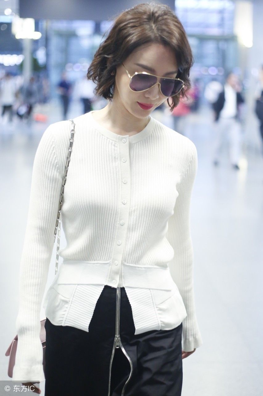 陈数气质无敌,可身材却一言难尽,网友:终于相信你41岁了