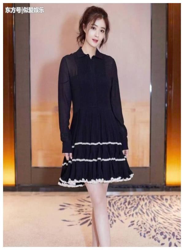 蒋欣瘦了才敢穿短裙，但P得比杨颖的还狠腿，瘦得像两根火腿肠！