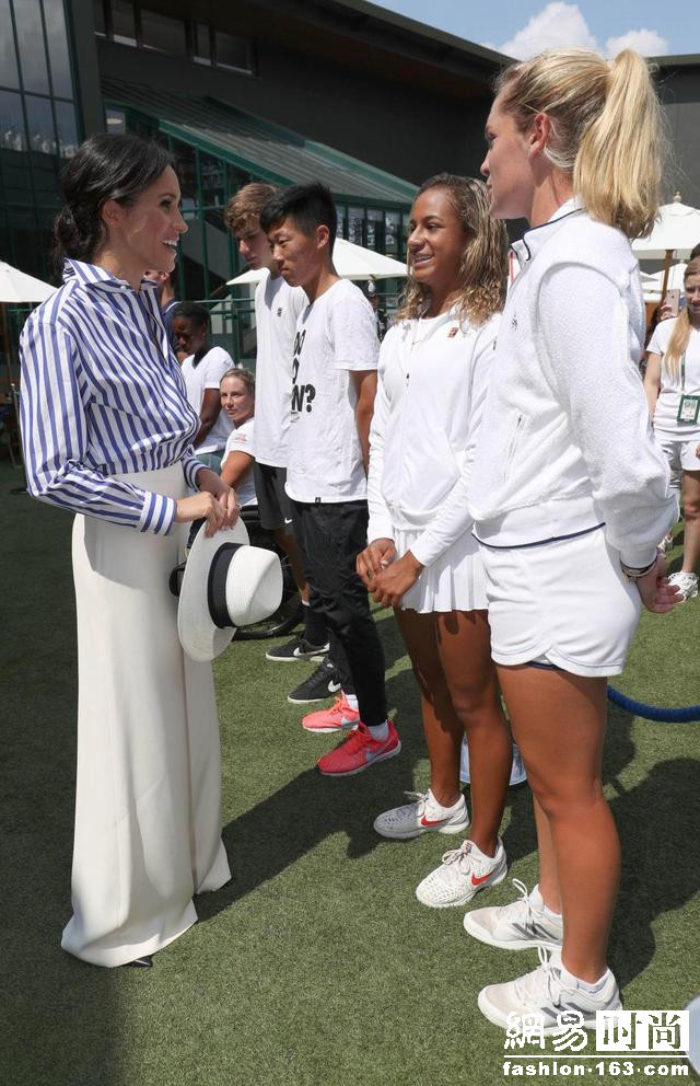 梅根花钱如流水?两月穿的衣服等于凯特一年置装费