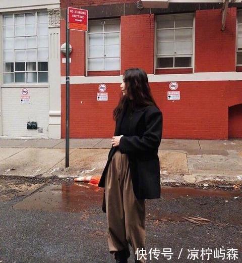 [穿搭]看了韩国博主“慵懒阔腿裤”搭配,以前都白穿了,这种风格好喜欢啊