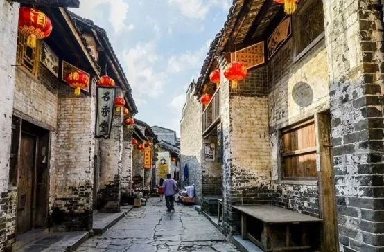 这处千年古镇,没有被过度的商业化,仍然保留着原始的特点【2020热门旅游景点】